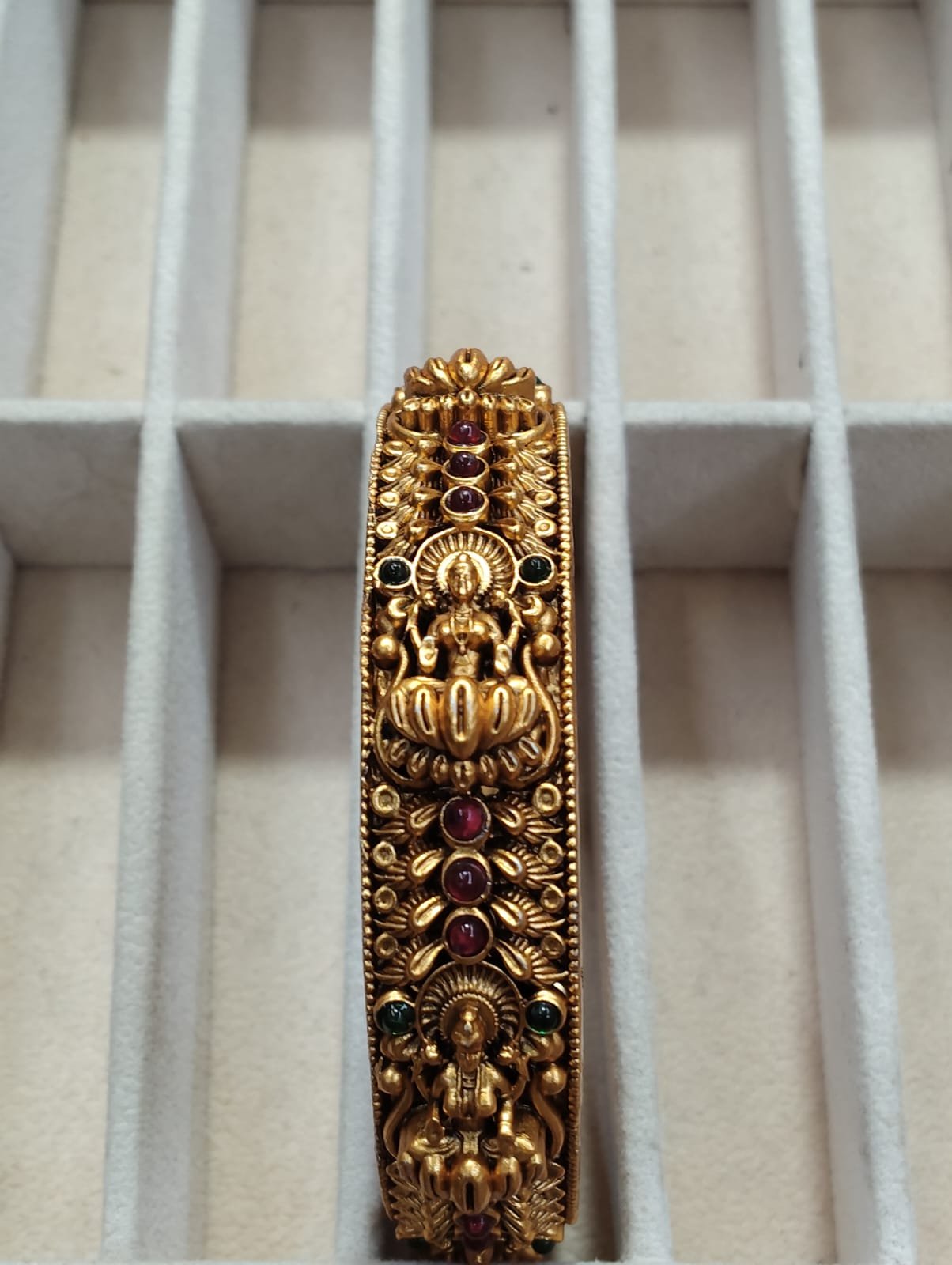 TRADITIONAL BANGLE 01