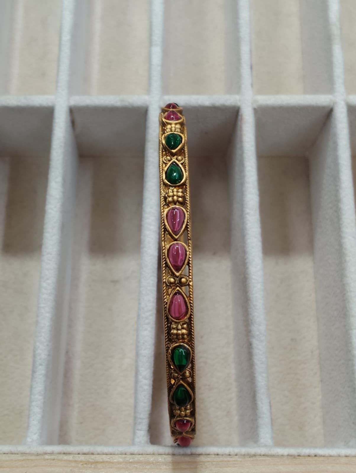 TRADITIONAL BANGLE 08