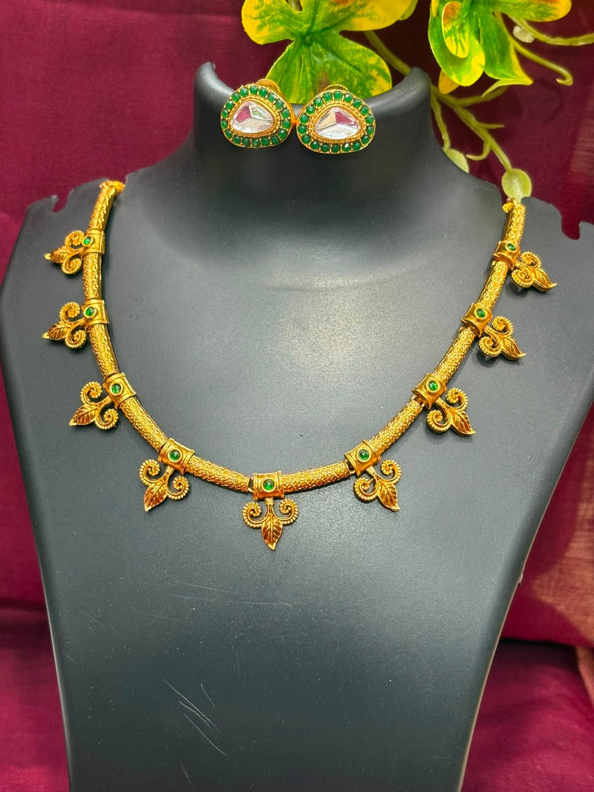 NECKLACE TRADITIONAL 23