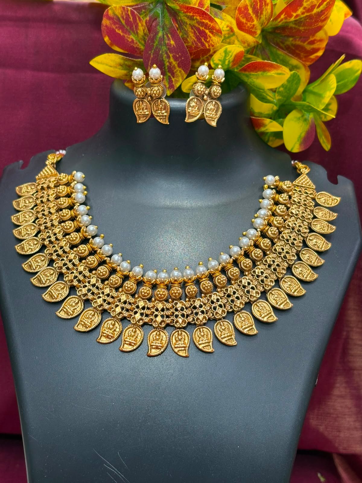 NECKLACE TRADITIONAL 25